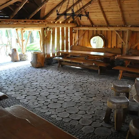 Zimna Woda Rum i privatbostad Rozalin (Pruszkow)