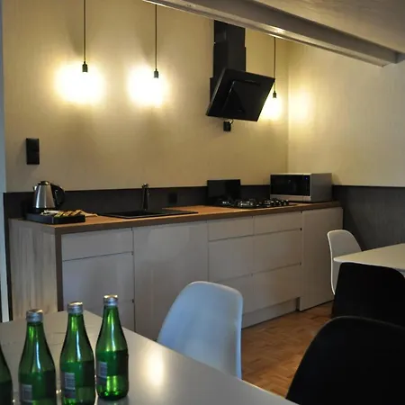 Zimna Woda Rum i privatbostad Rozalin (Pruszkow)