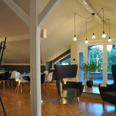 Zimna Woda Rum i privatbostad