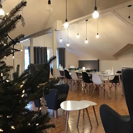 Zimna Woda Rum i privatbostad Rozalin (Pruszkow)